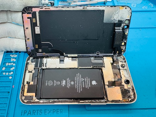 iPhoneが水没後にリカバリーモードになる原因と修理方法｜電源ボタン故障に注意！（修理事例）